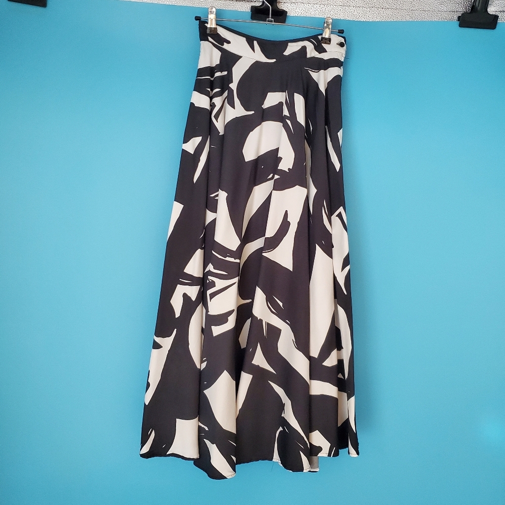 H&M Skirt Size 2 Maxi Black & White with Pockets